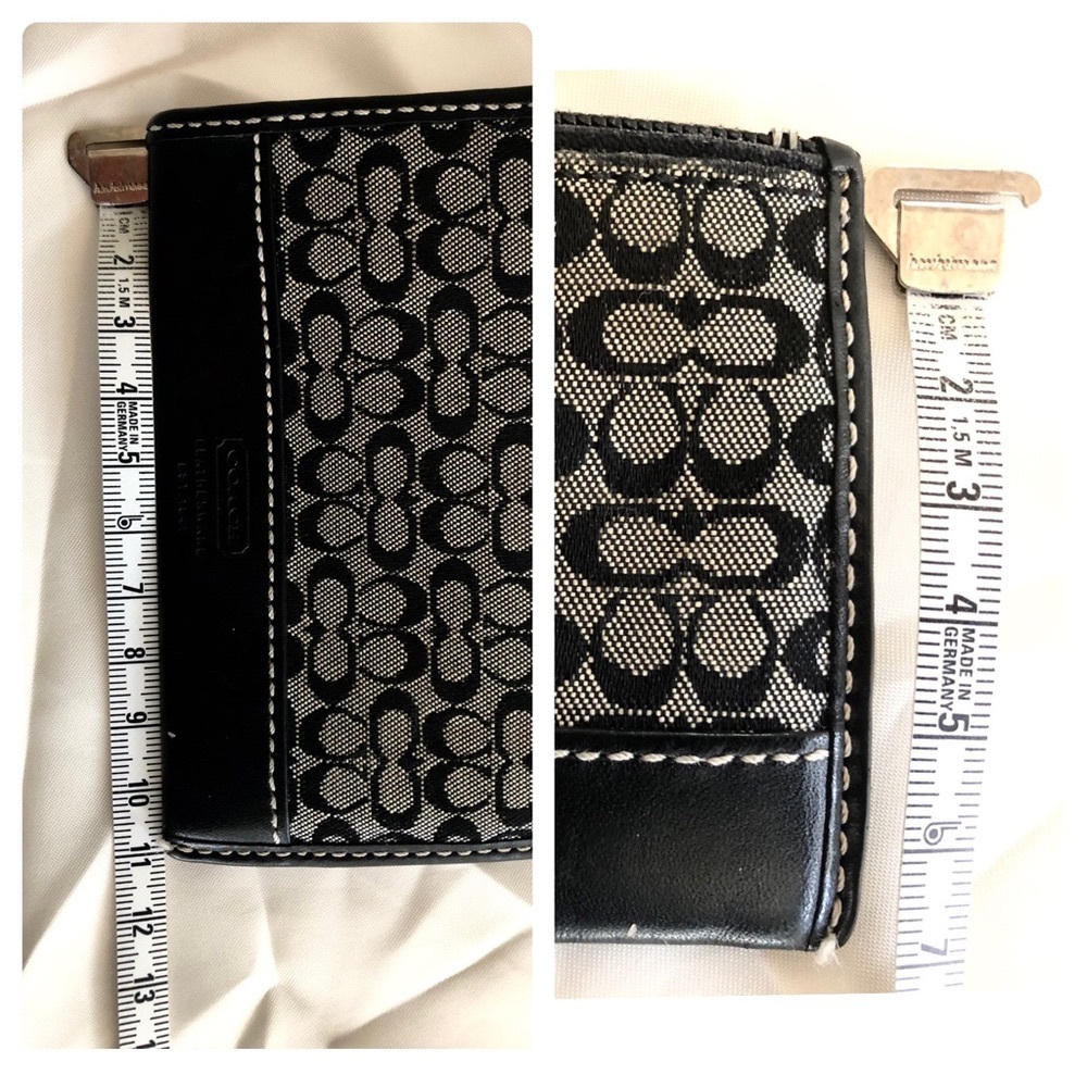 Authentic grey Coach coin purse with keychain - Picture 3 of 3